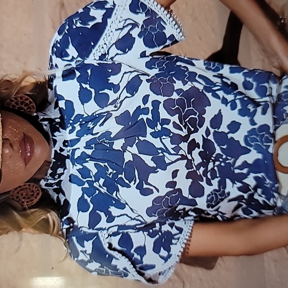 Petal Sleeve Floral Blouse NWOT - Picture 1 of 10